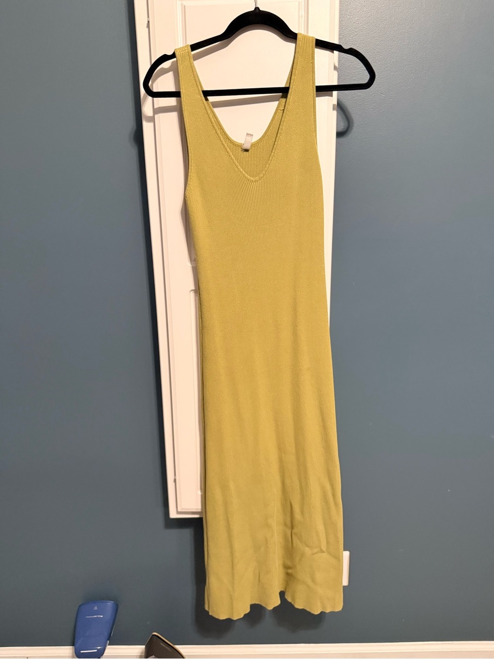 Wishlist Sleeveless V-Neck Midi Dress in Chartreuse